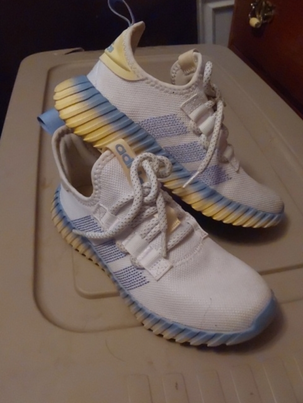 WOMANS ADDIDAS SHOES